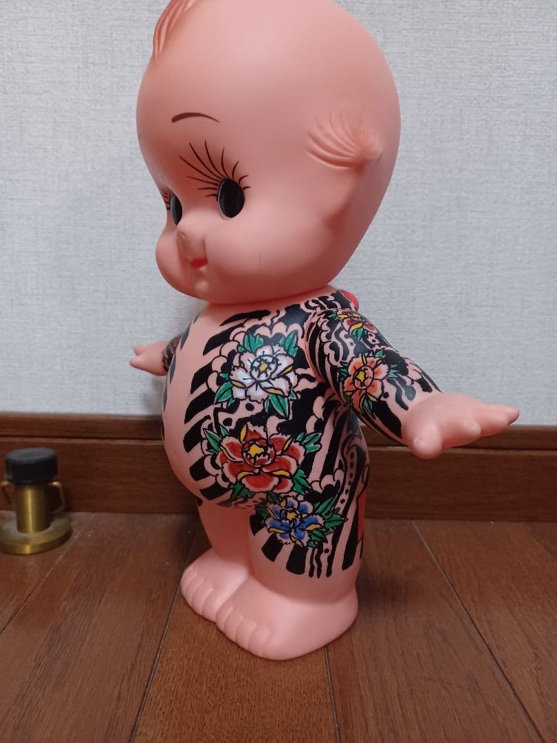 和彫り刺青キュウピー　ソフビ人形