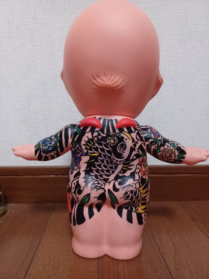 和彫り刺青キュウピー　ソフビ人形