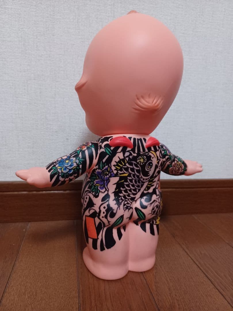 和彫り刺青キュウピー　ソフビ人形