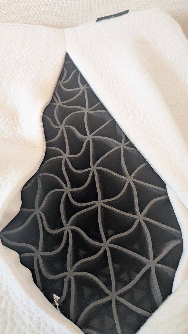 ヒツジのいらない枕　至極　使用は極小　カバー付き　おまとめ割あります。