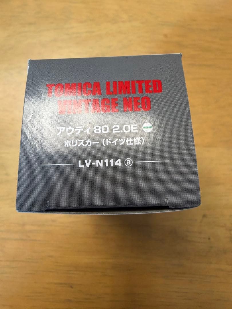 トミカリミテッドヴィンテージ　ネオLV-N114aアウディ80 ポリスカー