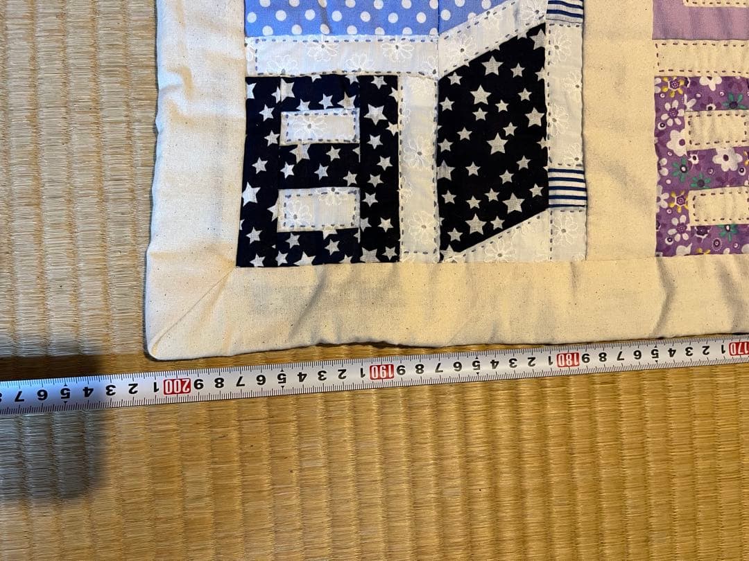 値下げ！手縫いパッチワーク　ハウス柄 ベッドカバー大サイズ200×113㎝