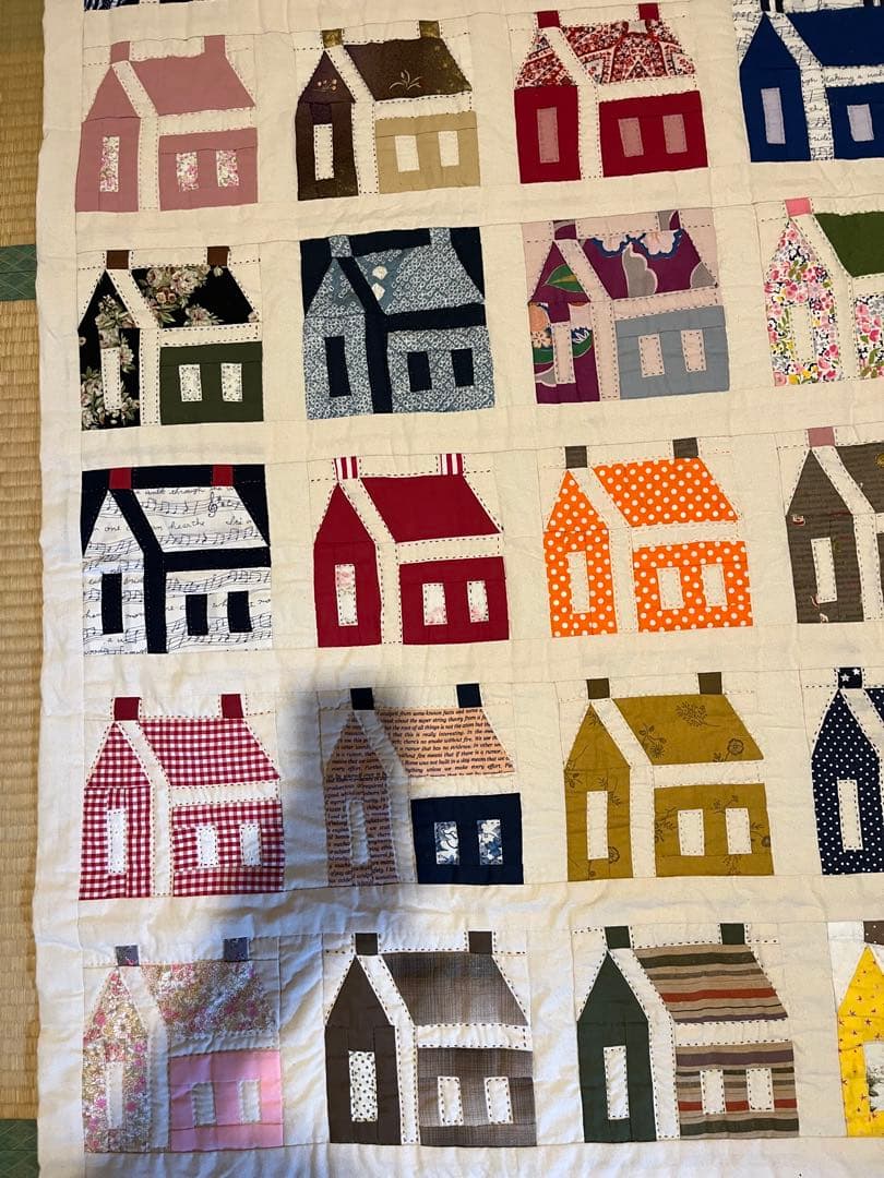 値下げ！手縫いパッチワーク　ハウス柄 ベッドカバー大サイズ200×113㎝