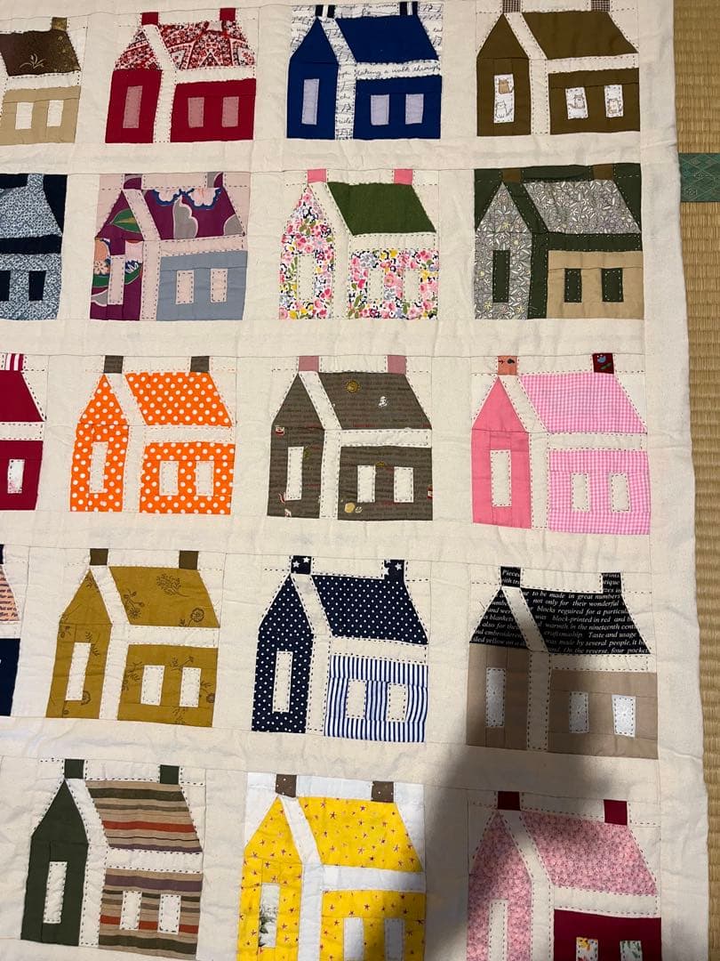 値下げ！手縫いパッチワーク　ハウス柄 ベッドカバー大サイズ200×113㎝