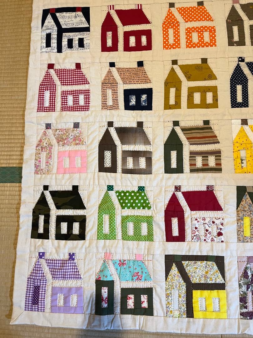 値下げ！手縫いパッチワーク　ハウス柄 ベッドカバー大サイズ200×113㎝