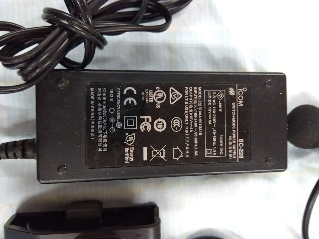 バッテリーは、付属しません。ICOM デジタルトランシーバーセット