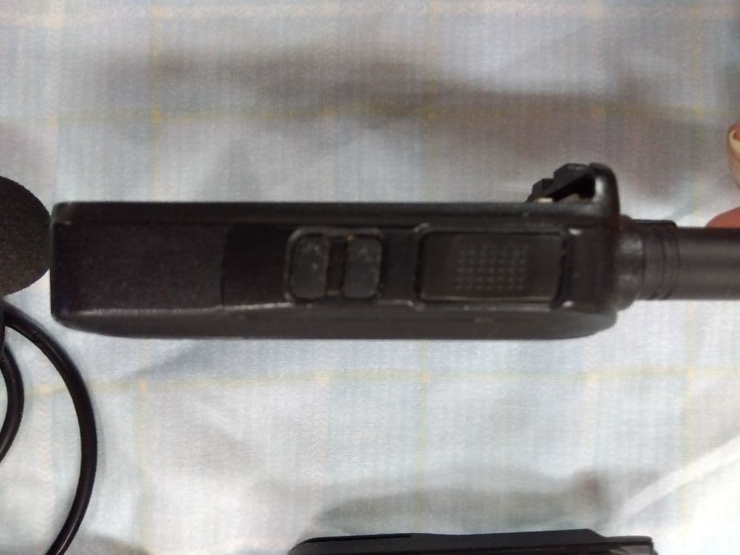 バッテリーは、付属しません。ICOM デジタルトランシーバーセット