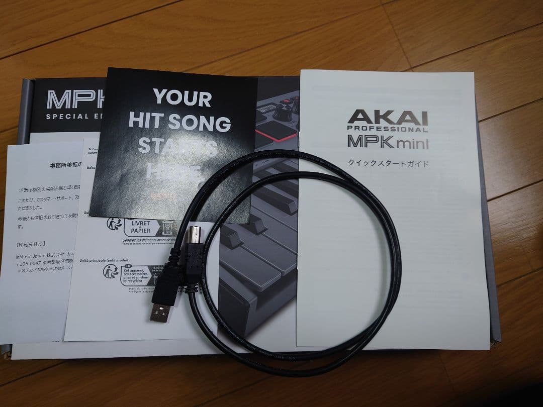 AKAI MPKmini MIDIコントローラー