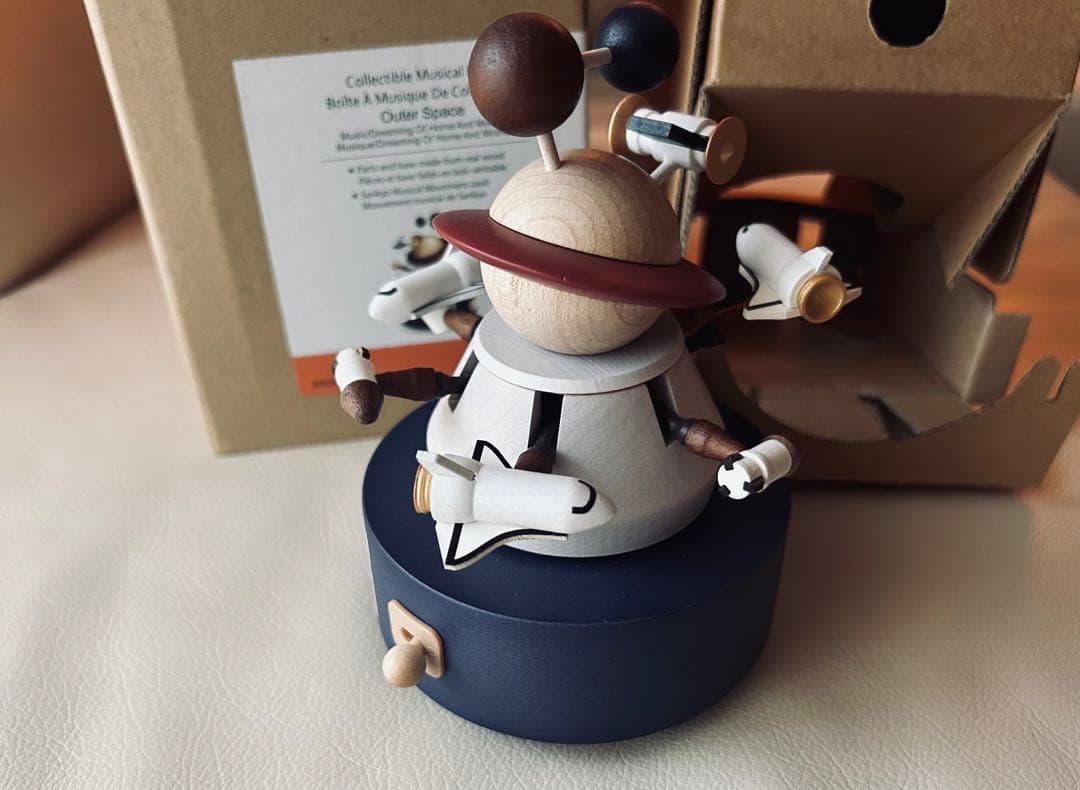 新品、wonderful lifeのハンドメイドの木製オルゴール、宇宙