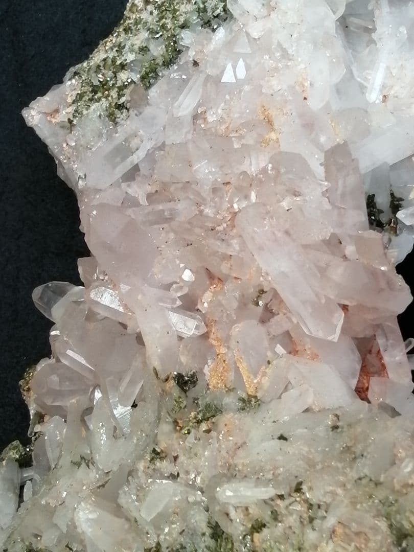 水晶 エピドート 共生クラスター（グリーントルマリン）4.8kg ーtot016