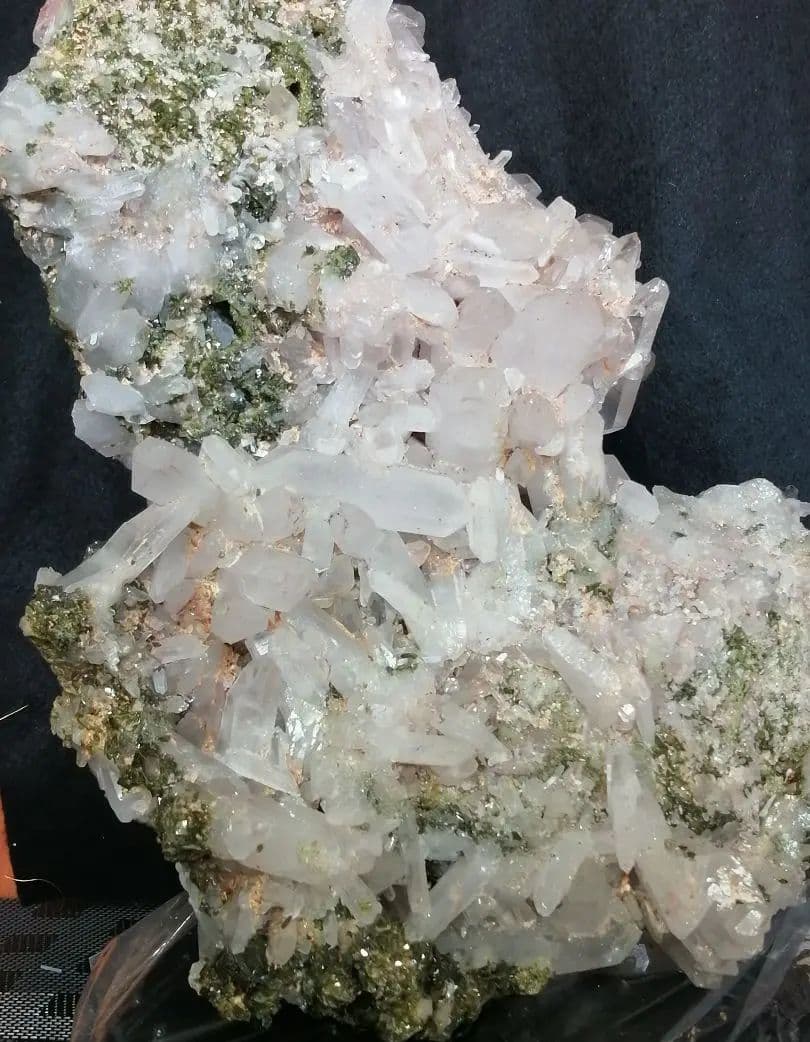 水晶 エピドート 共生クラスター（グリーントルマリン）4.8kg ーtot016