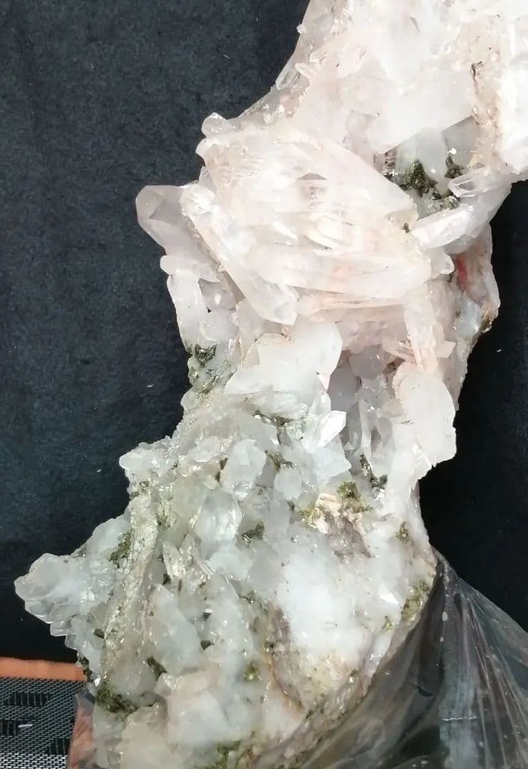 水晶 エピドート 共生クラスター（グリーントルマリン）4.8kg ーtot016