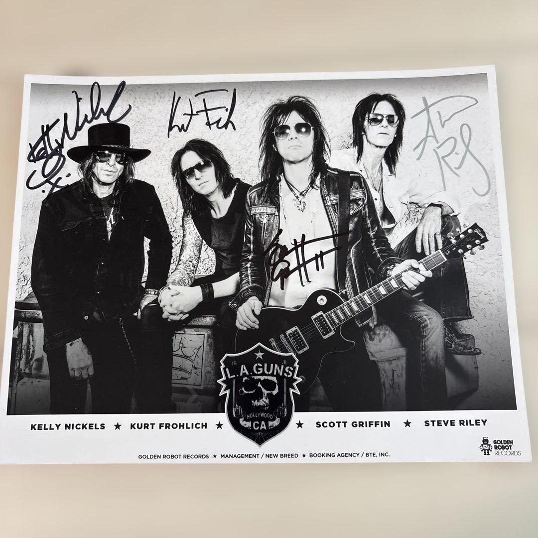 RILEY'S L.A.GUNS 直筆サイン入り写真とグッズセット
