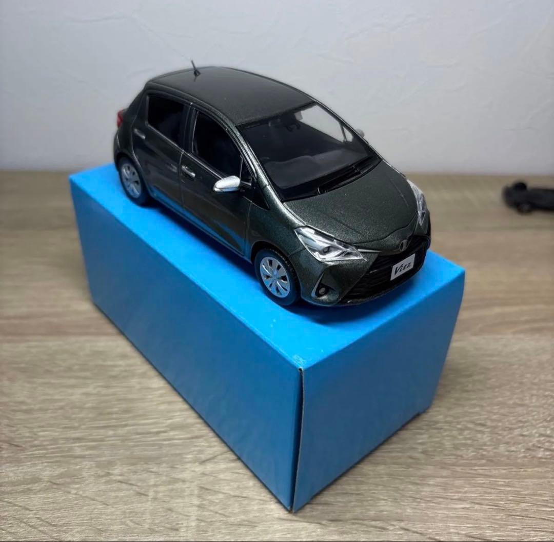 2台セット】トヨタ ヴィッツ 1/30カラーサンプルミニカー 非売品
