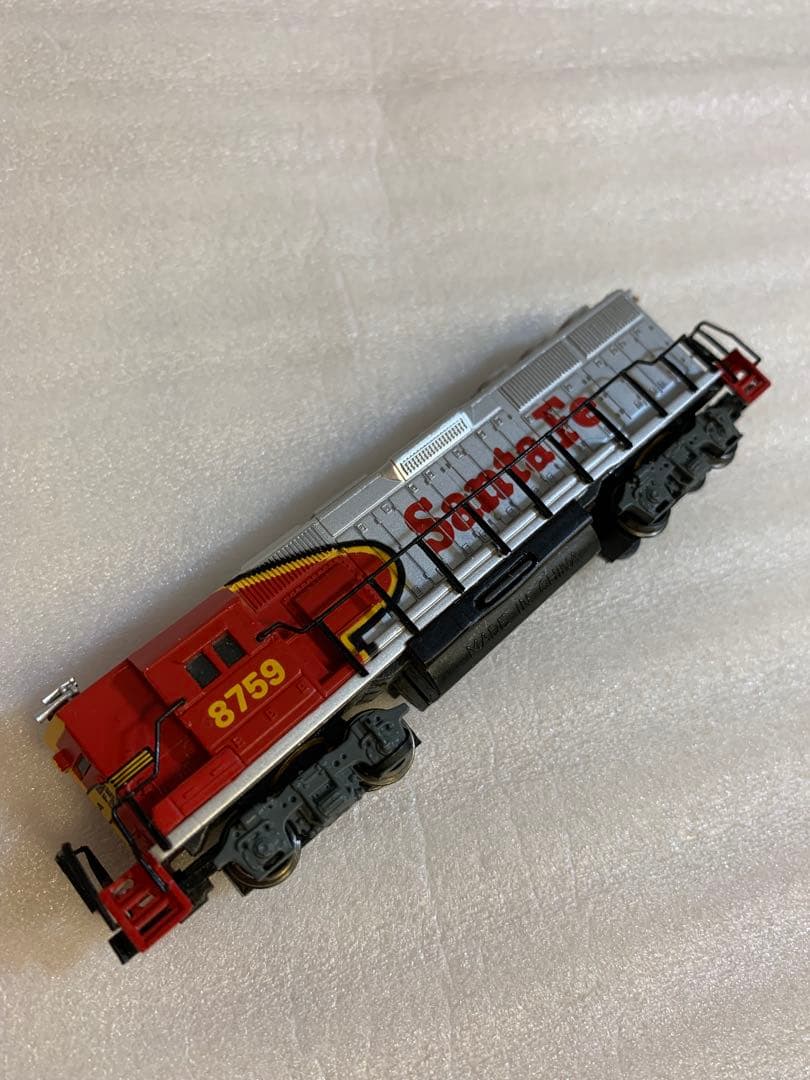 美品　Bachamann N Scale GP 50-SANTA FE 8759