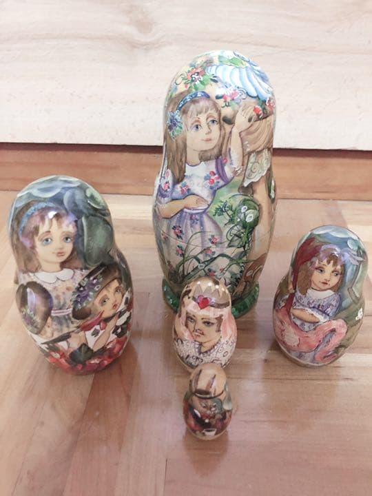 マトリョーシカ　ロシア産【不思議の国のアリス】
