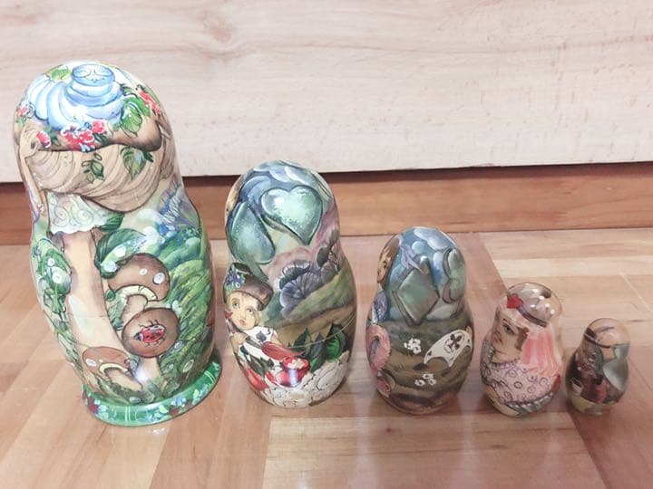 マトリョーシカ　ロシア産【不思議の国のアリス】