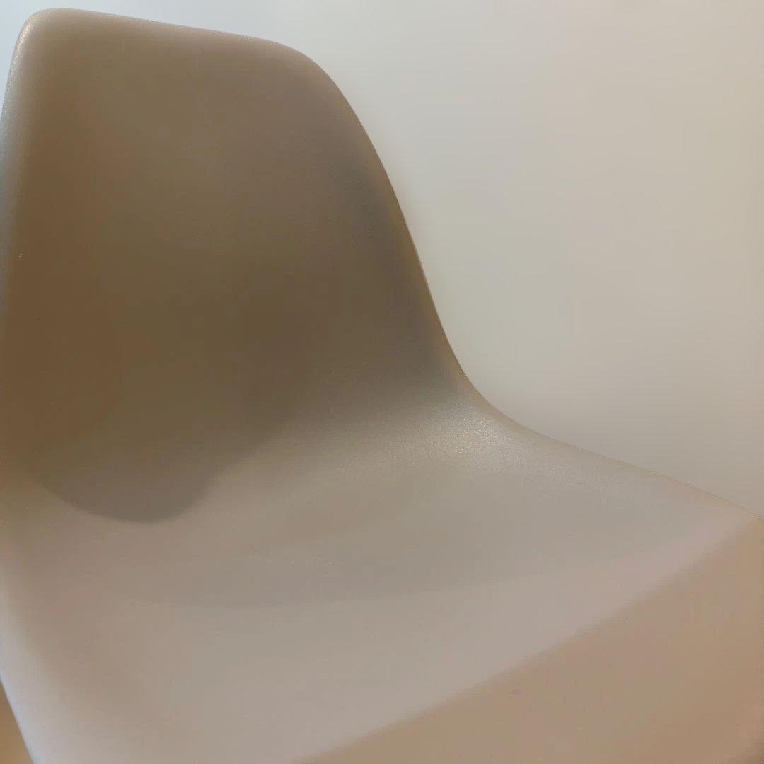 ハーマンミラー イームズ サイドシェルチェア DSR ライトグレー　2022年製