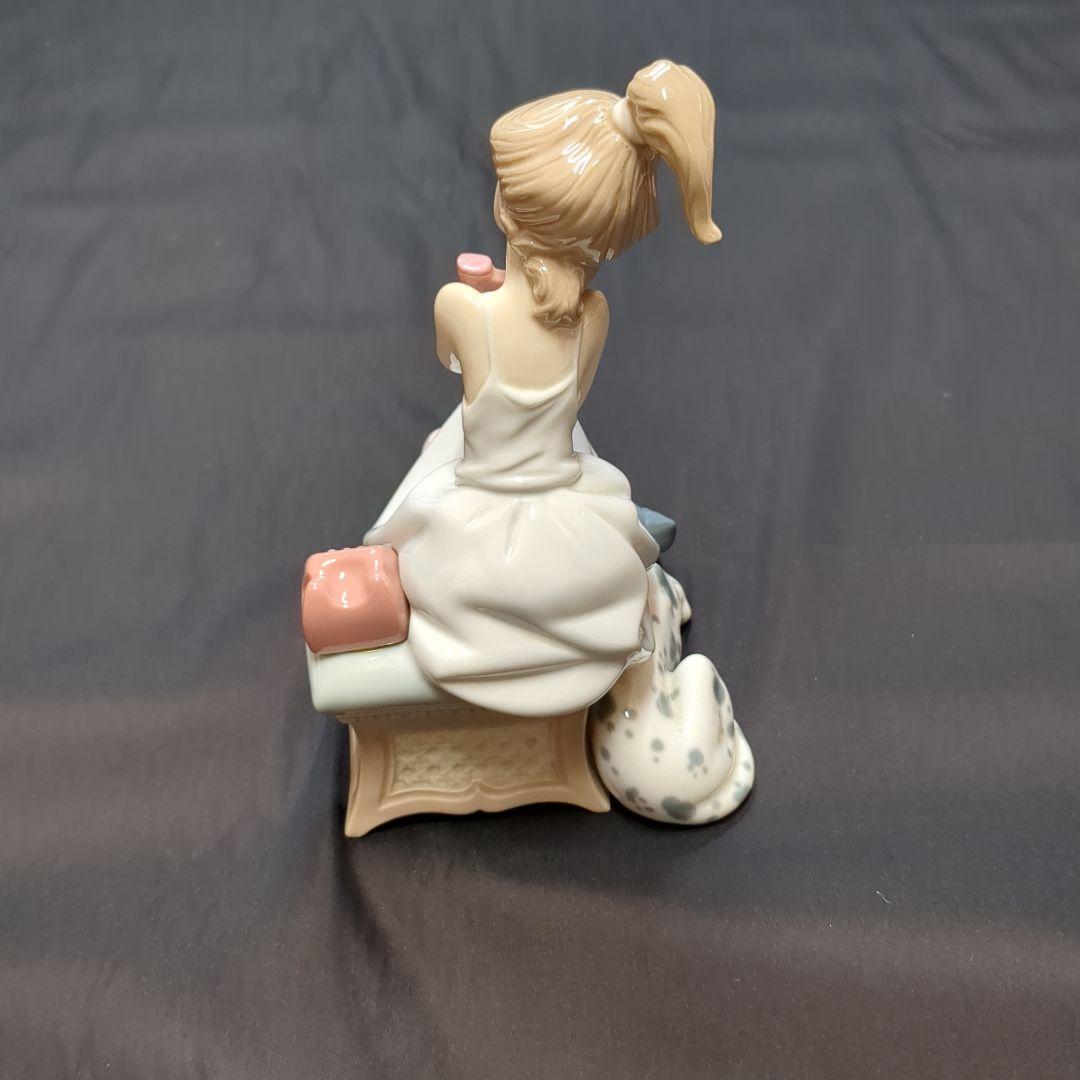 リヤドロ　大事な電話　置物