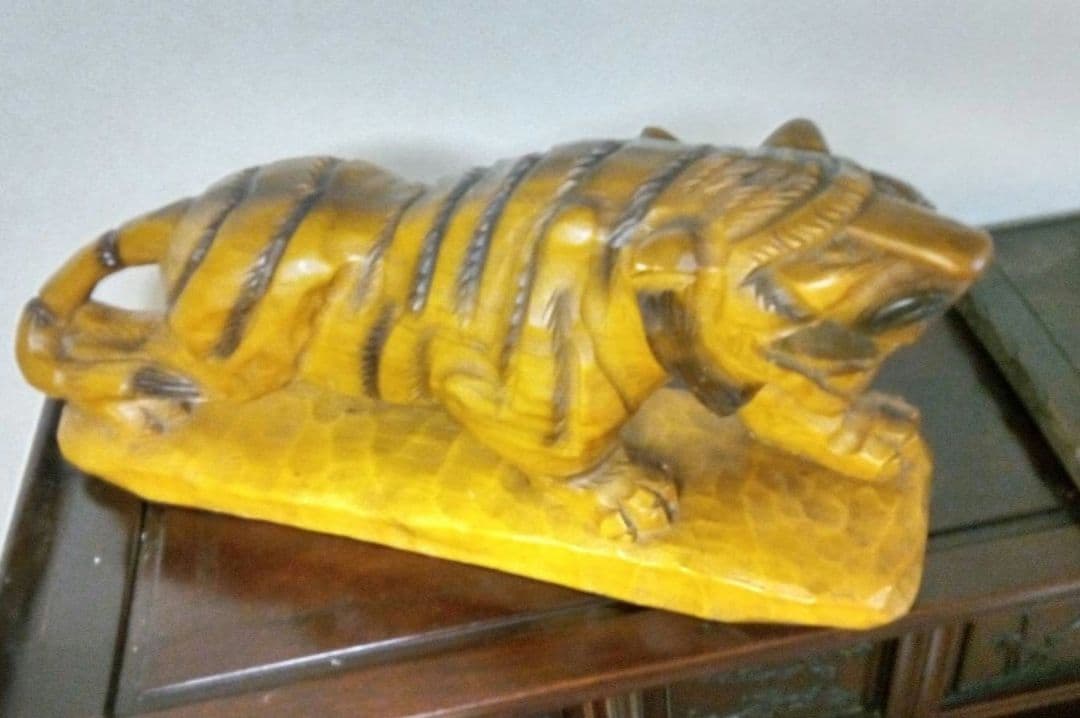 木彫り　虎　置物