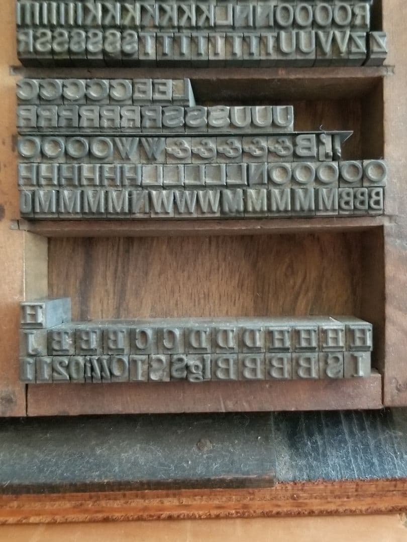 【約14pt 8種類以上】活字 アルファベット 不揃い ゴシック体系 明朝体系