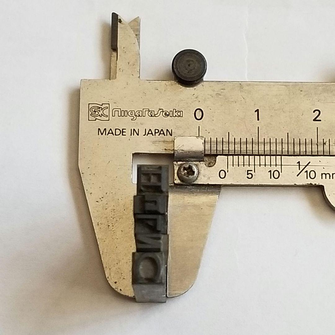【約14pt 8種類以上】活字 アルファベット 不揃い ゴシック体系 明朝体系