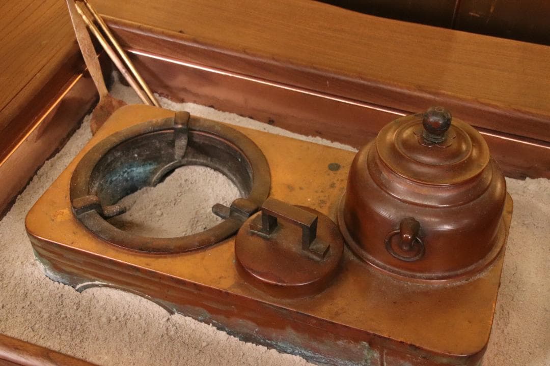 BE419　時代家具　関西火鉢　３尺　天板厚５㎝　純銅製 酒燗器 火箸 灰ならし