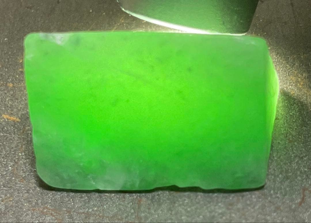 ［金山谷産　緑色］　糸魚川翡翠2g ヒスイ　ひすい