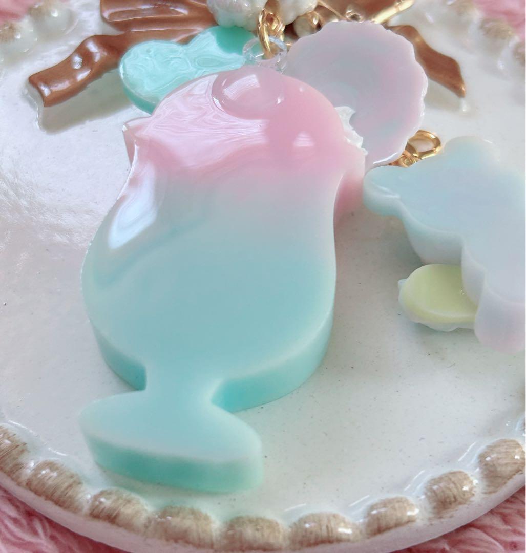 レジンキーホルダー　シェイカー　クリームソーダ　パステルピンク×グリーン