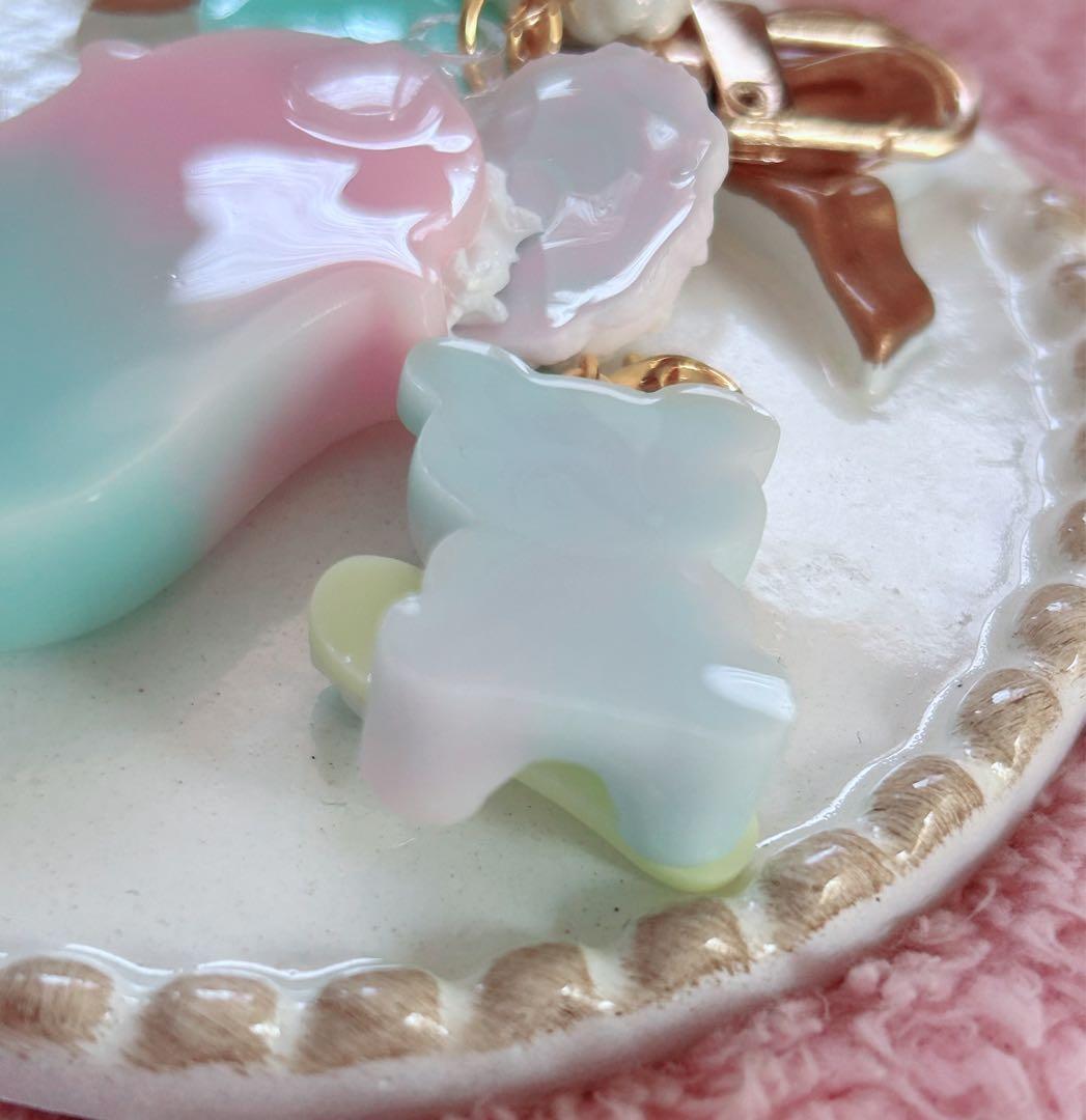 レジンキーホルダー　シェイカー　クリームソーダ　パステルピンク×グリーン