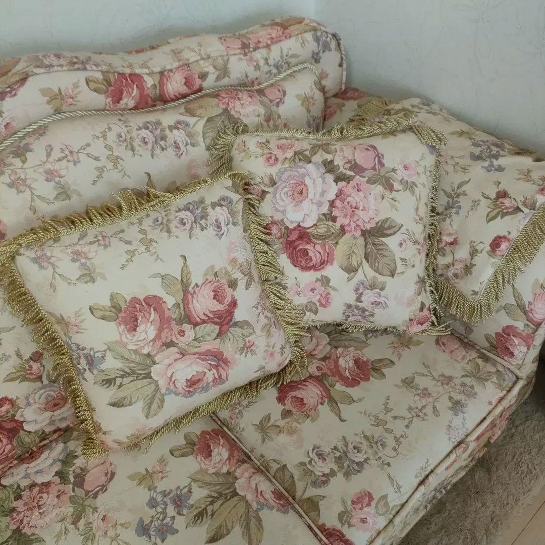 【えっちゃん様用】ロココ調　２人掛けソファー　クッション２個　肘カバー２枚付き