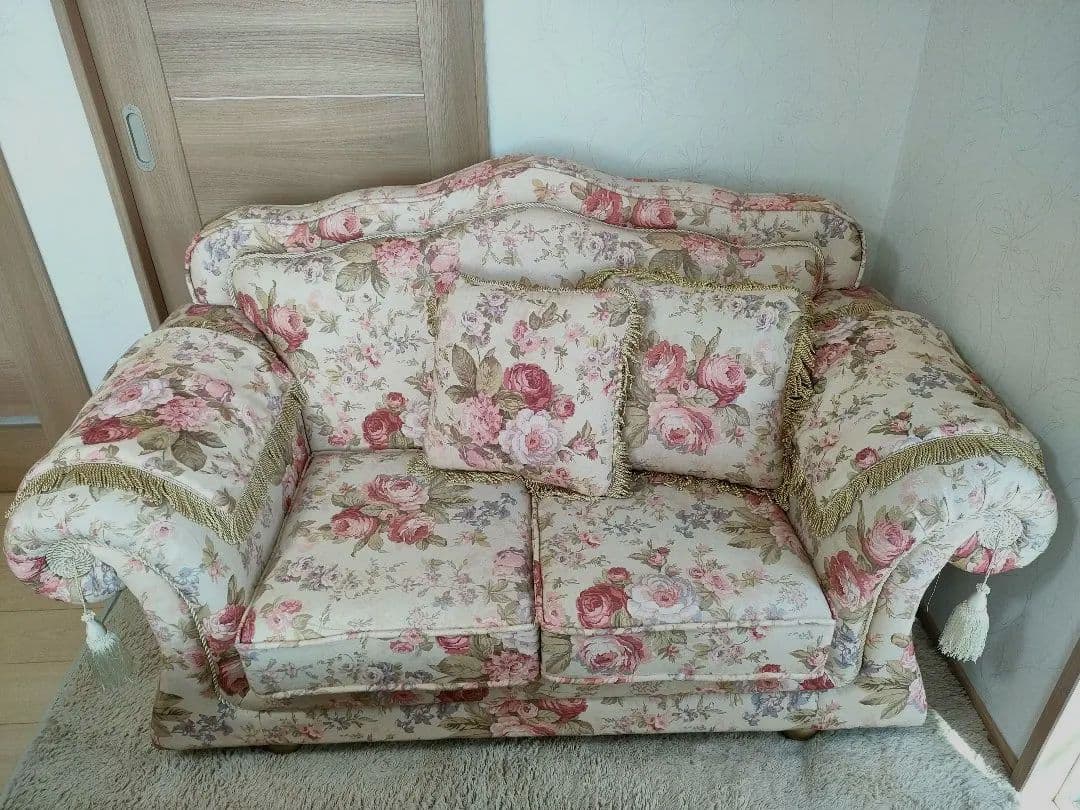 【えっちゃん様用】ロココ調　２人掛けソファー　クッション２個　肘カバー２枚付き