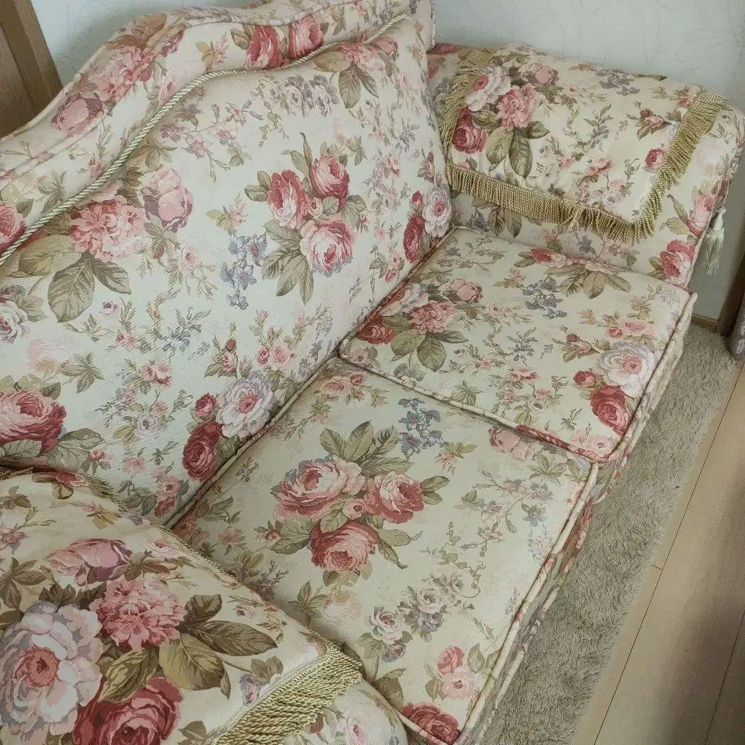【えっちゃん様用】ロココ調　２人掛けソファー　クッション２個　肘カバー２枚付き