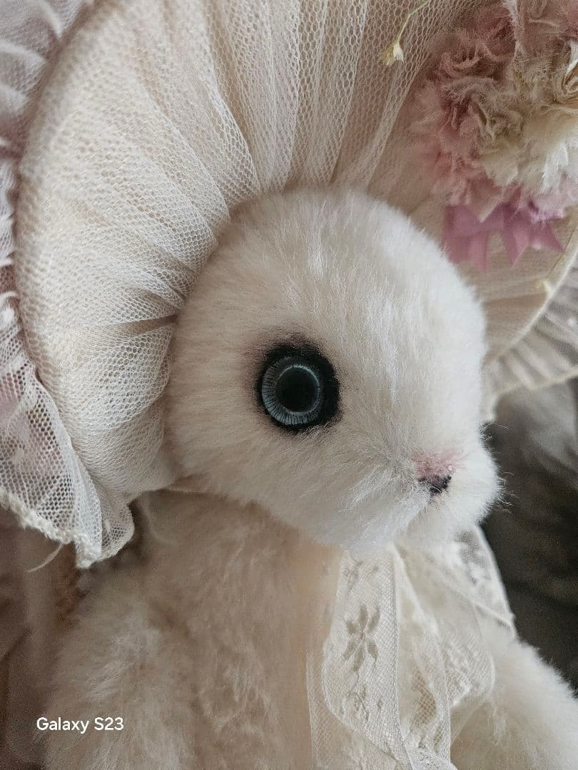 国内作家JUDY様、垂れ耳の白ウサギ