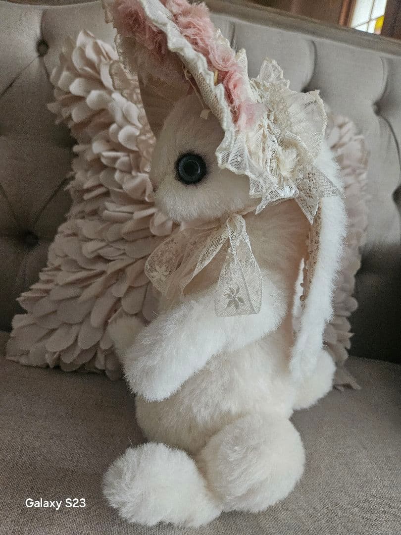 国内作家JUDY様、垂れ耳の白ウサギ