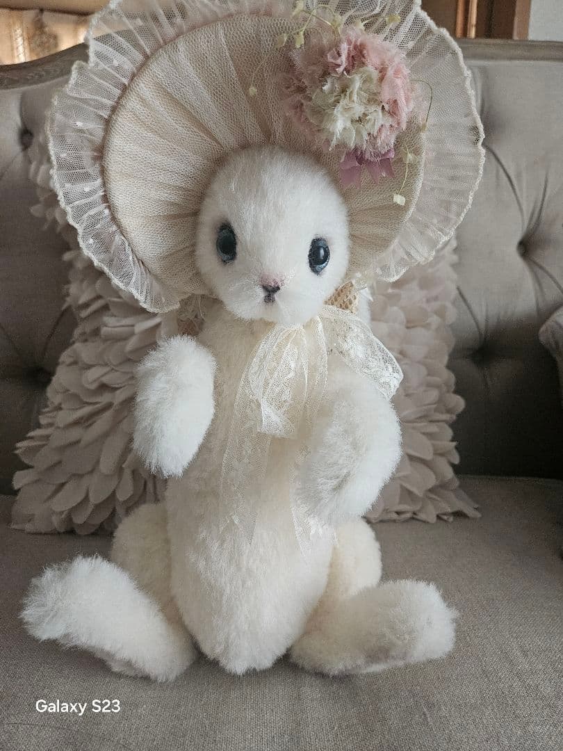 国内作家JUDY様、垂れ耳の白ウサギ