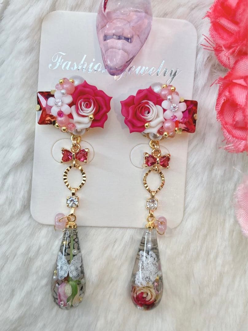 薔薇ビジュー♡リトルウッズ　雫　ボタニカルレジン　ピアス/イヤリング✩*¨