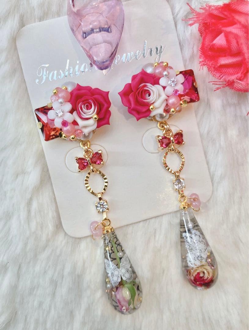 薔薇ビジュー♡リトルウッズ　雫　ボタニカルレジン　ピアス/イヤリング✩*¨
