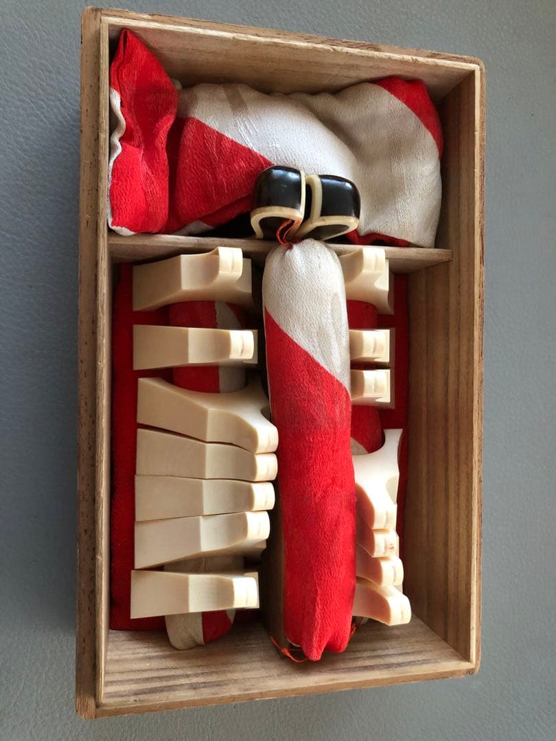 13弦用　天然素材琴柱14ケと猫足　桐箱入り