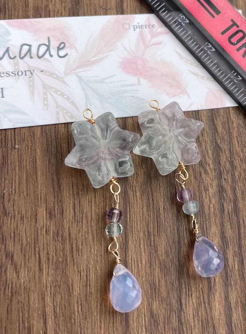 可愛いフローライト雪の結晶のようなカービング グリーン系