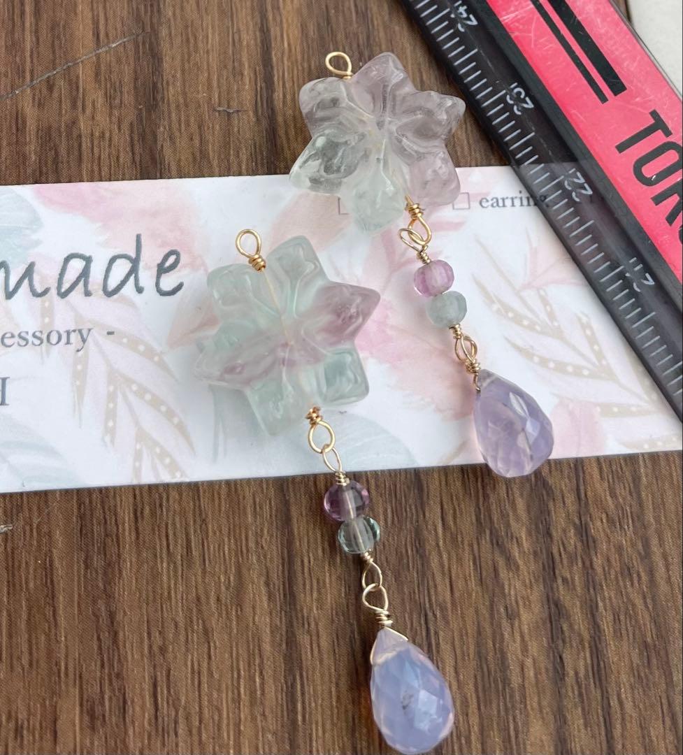 可愛いフローライト雪の結晶のようなカービング グリーン系