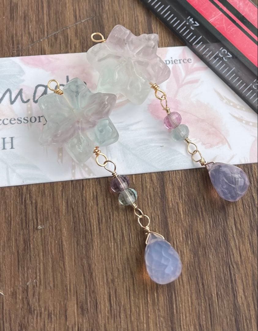 可愛いフローライト雪の結晶のようなカービング グリーン系