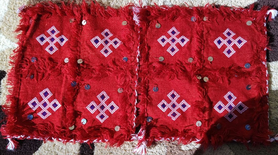 刺繍模様のクッションカバーセット