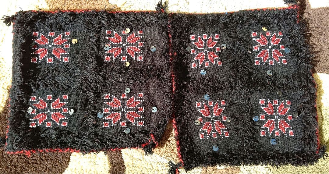 刺繍模様のクッションカバーセット