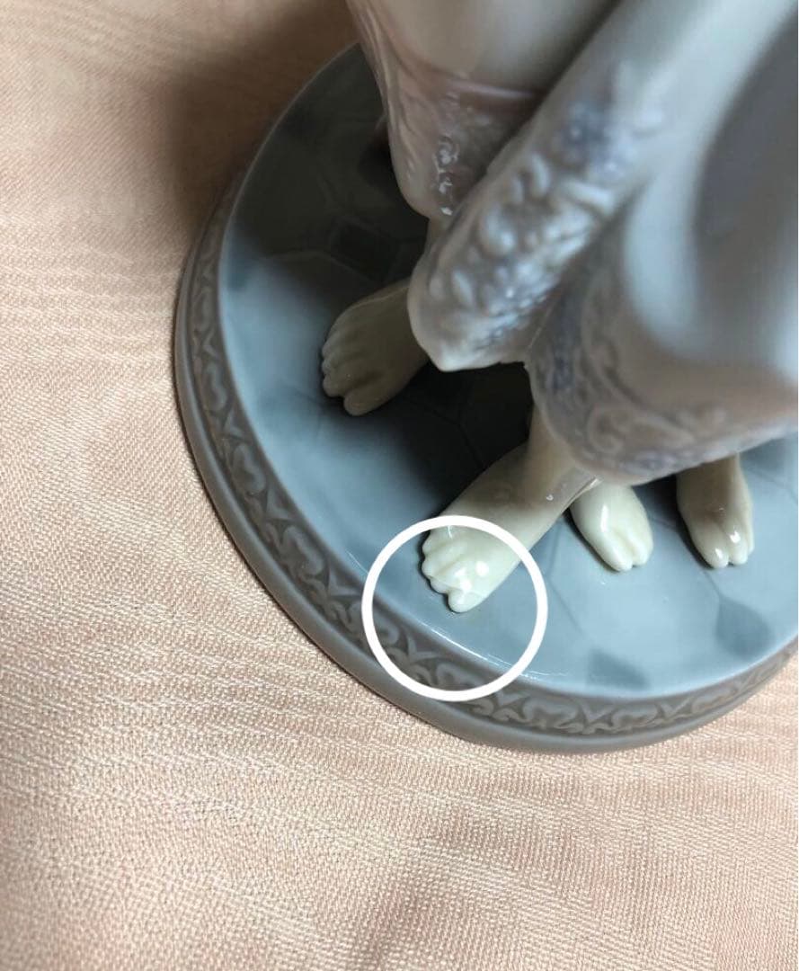 リヤドロ　　　お母さんと女の子