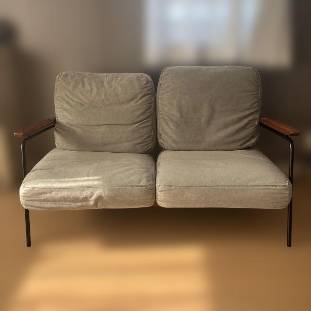 グレー2人掛けソファ