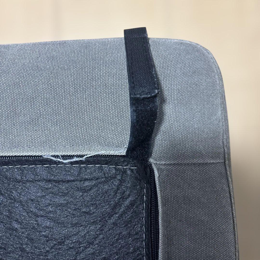 グレー2人掛けソファ