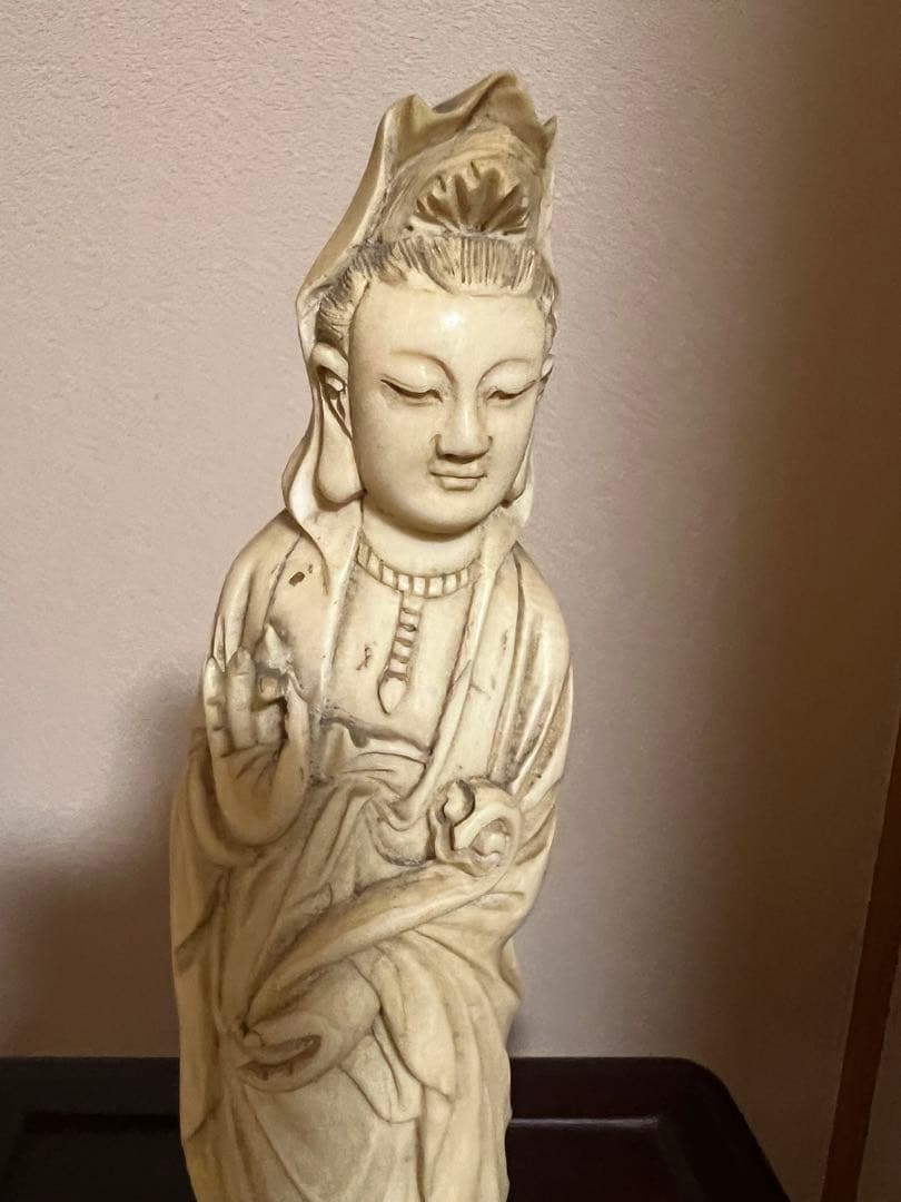 観音像 黒色台座付き