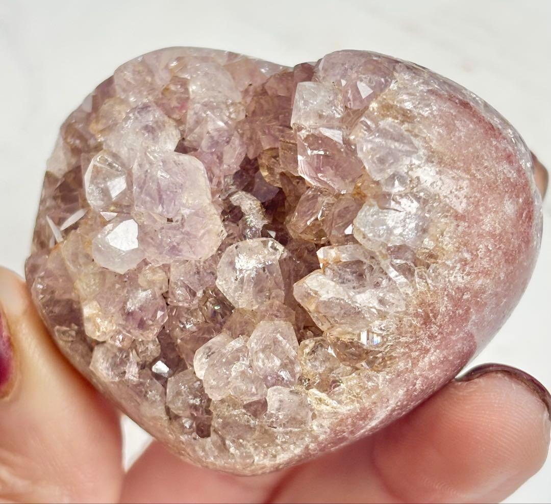 《希少・赤カラー》赤を秘めた花結晶 ピンクアメジストハート 台座付