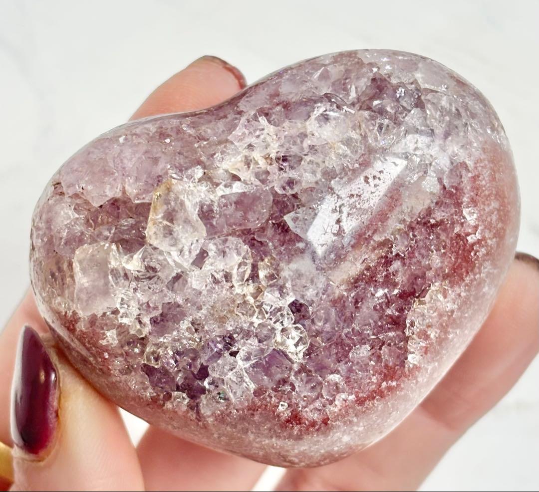 《希少・赤カラー》赤を秘めた花結晶 ピンクアメジストハート 台座付